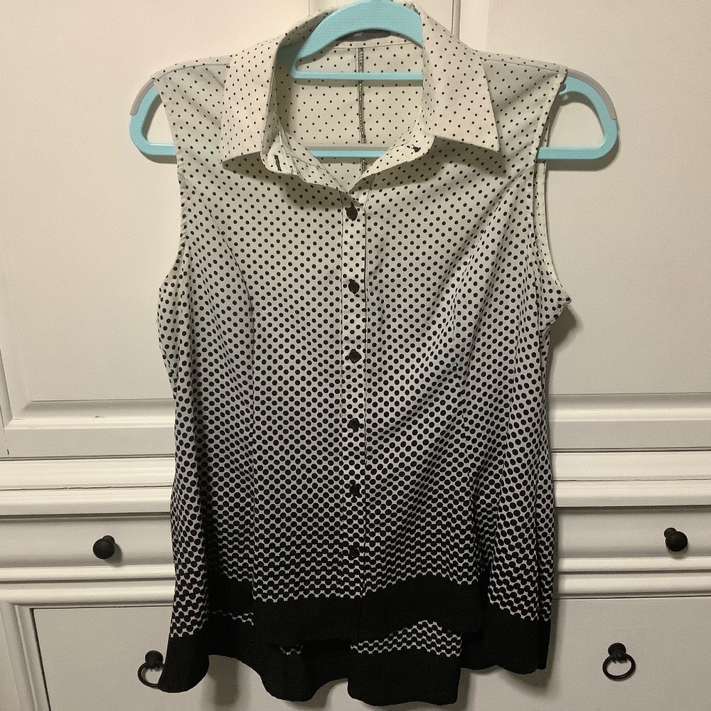 Signature Collection  ladies sleeveless Medium white and black button up top